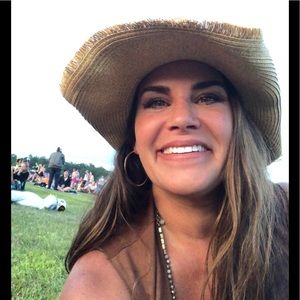 Meet your Posher, Courtney